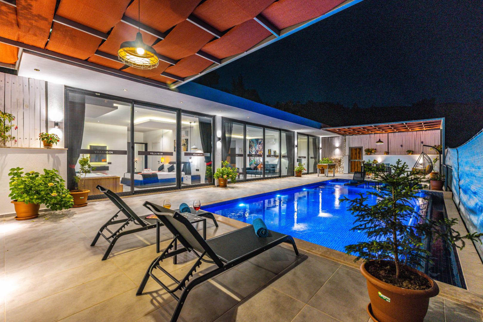 Villa Neon