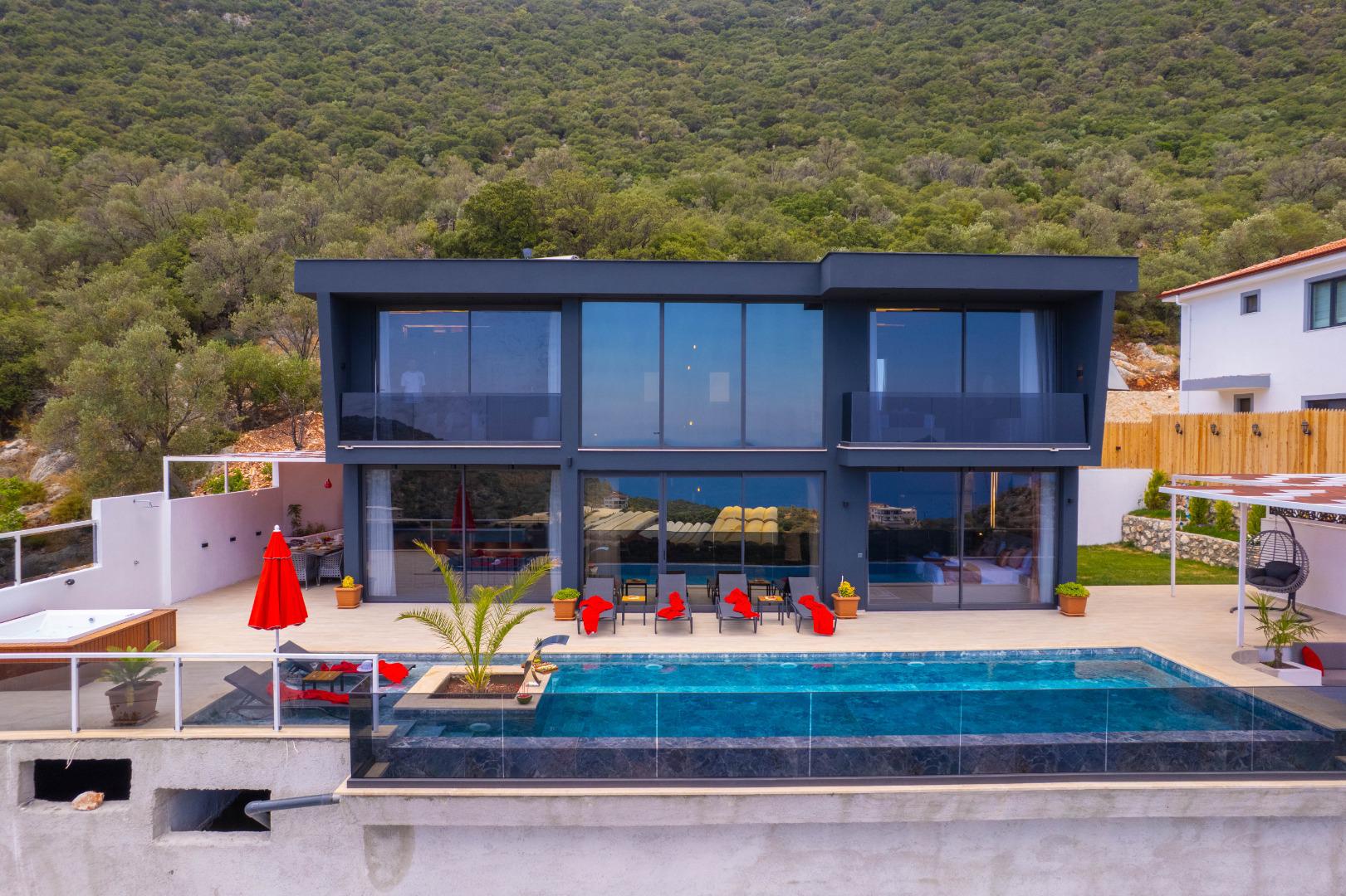 Villa Dark Palace